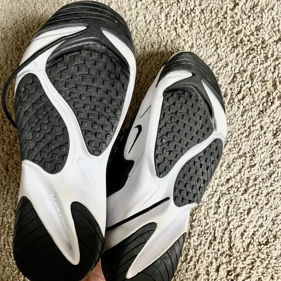 Nike Monochrome Athletic Shoes - Picture 4 of 5